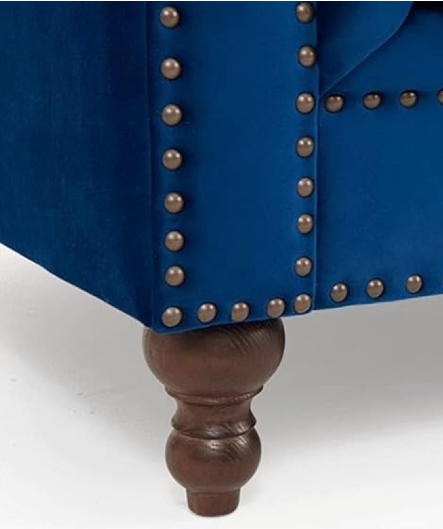 Elegant and Traditional 2 Seater Velvet Chesterfield Sofa Set - Image 4